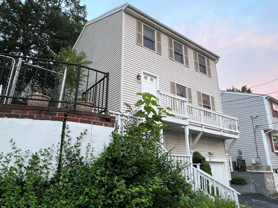 118 Montclair Ave in Waltham, MA - Building Photo