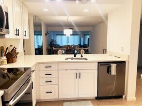 1201 Seafarer Cir in Jupiter, FL - Foto de edificio - Building Photo