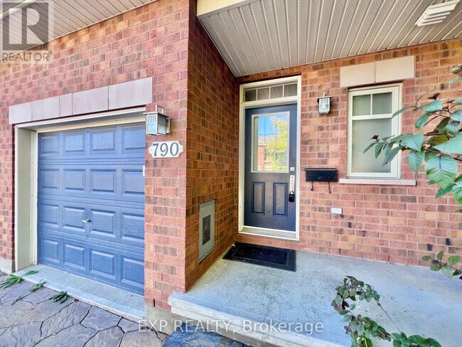 790 Nakina Way in Ottawa, ON - Building Photo - Building Photo