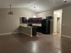 4723 N Hillside Ct in Wichita, KS - Building Photo - Building Photo