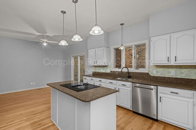 14637 Timberlake Manor Ct in Chesterfield, MO - Foto de edificio - Building Photo