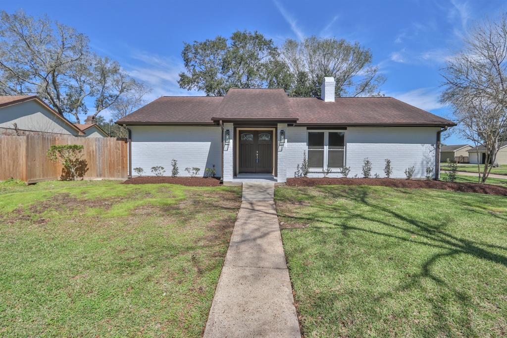 509 Belmont Dr in Friendswood, TX - Building Photo