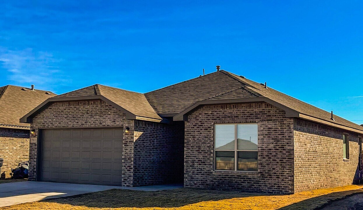 7811 96th St in Lubbock, TX - Building Photo