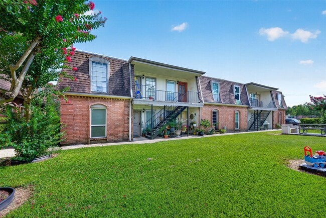 property at 1220 Shadowdale Dr