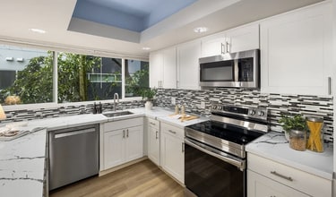 1768 Aurora Ave N, Unit 103 in Seattle, WA - Foto de edificio - Building Photo