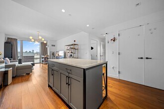 2 Shore Ln in Jersey City, NJ - Building Photo - Building Photo