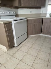 117 Lake Emerald Dr in Oakland Park, FL - Building Photo - Building Photo