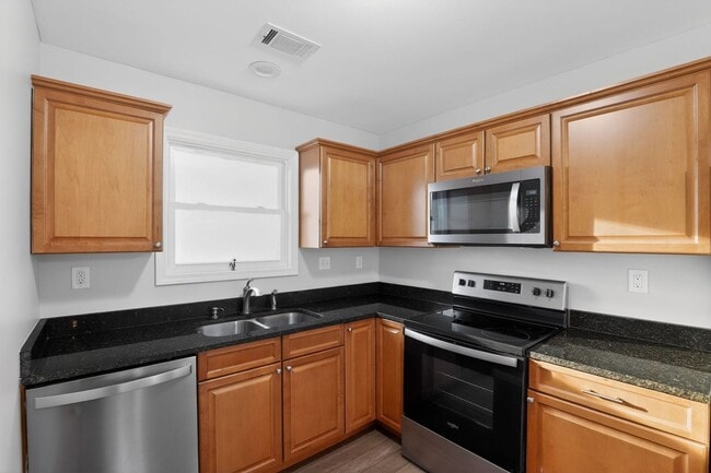 143 Vernon Lewis Trl in Hendersonville, NC - Foto de edificio - Building Photo