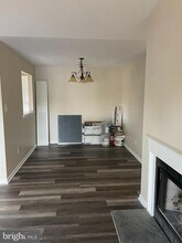 404 Atlanta Court in Washington Township, NJ - Building Photo - Building Photo