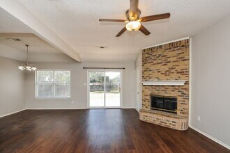 1040 Glencrest Dr in Cedar Hill, TX - Building Photo - Building Photo