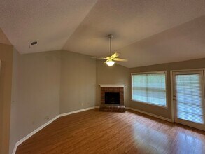 1168 Dove Hollow Cir E in Memphis, TN - Building Photo - Building Photo