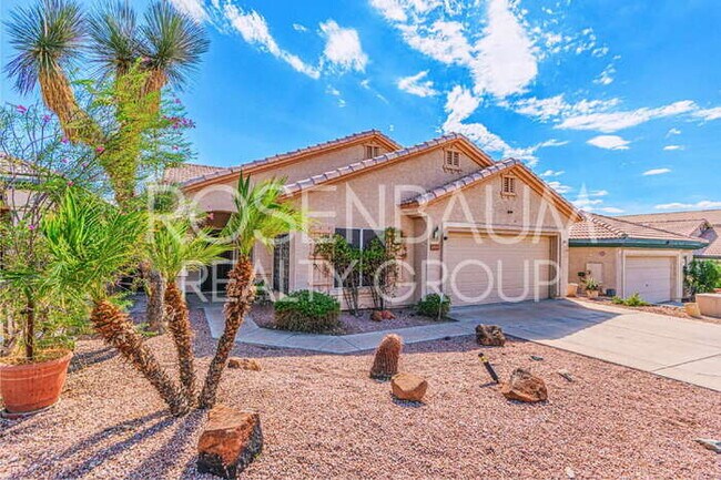 11933 E Becker Ln in Scottsdale, AZ - Building Photo - Building Photo