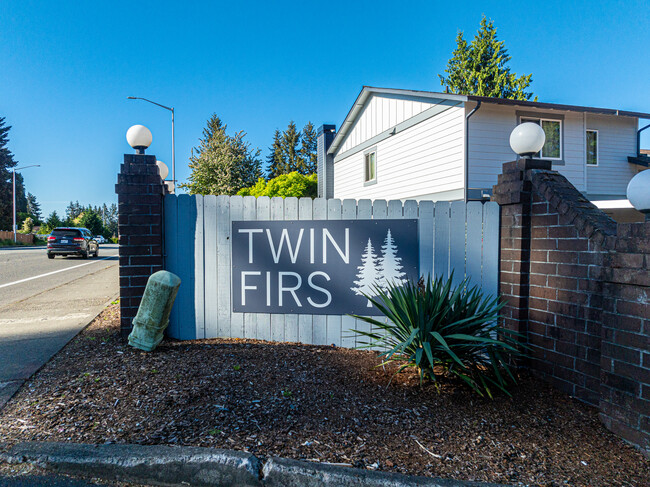 Twin Firs Condominiums in Kent, WA - Building Photo - Building Photo