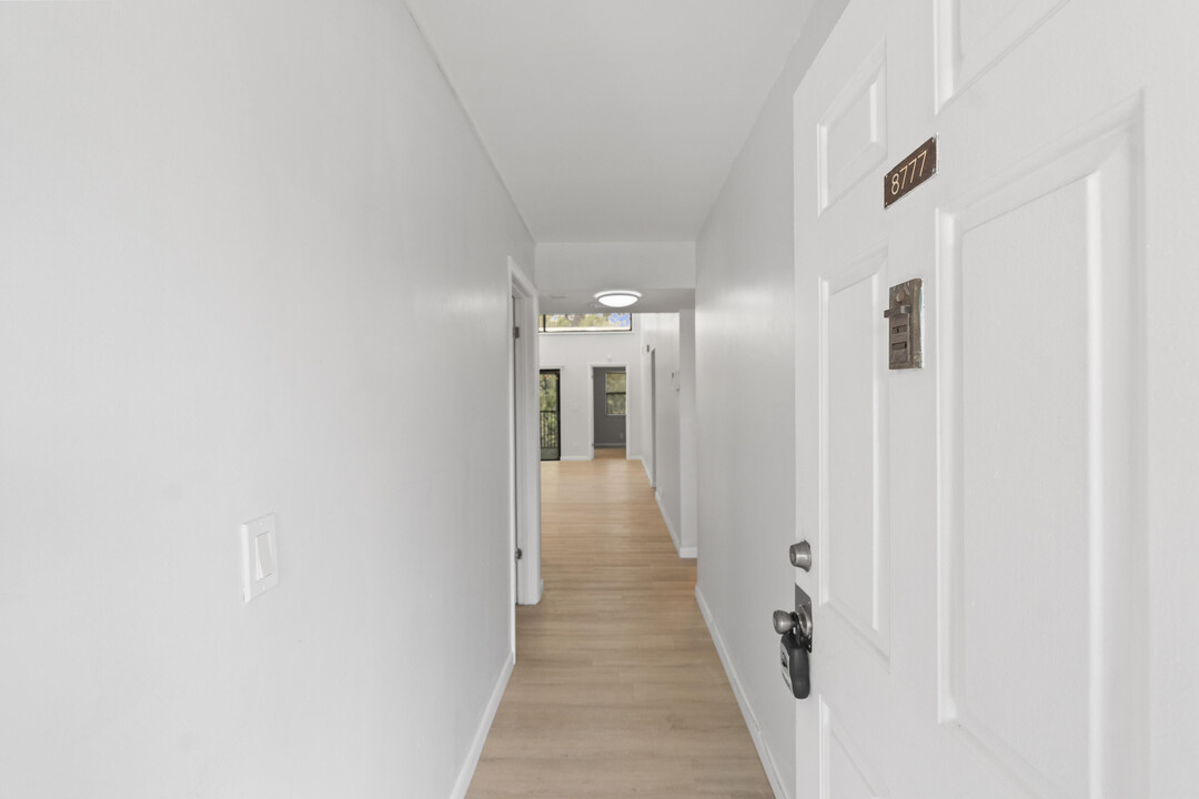 8777 Shadow Wood Blvd in Coral Springs, FL - Building Photo