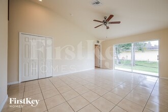 317 Melissa Dr in Lehigh Acres, FL - Foto de edificio - Building Photo
