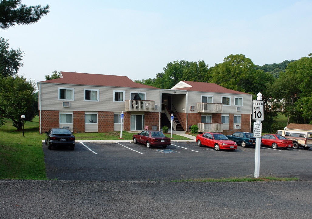 Quaker Creek Apartments in Hancock, MD - Foto de edificio