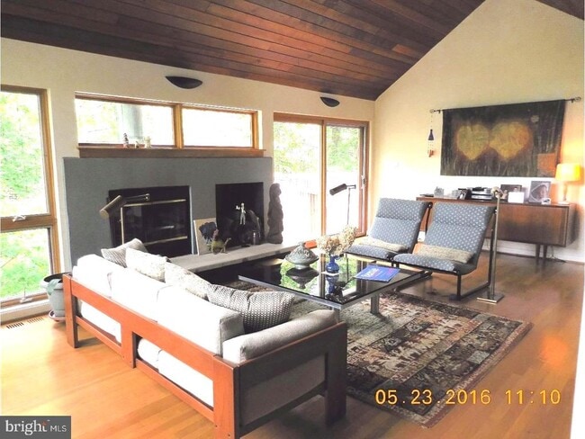 8 Azalea Ln in Media, PA - Building Photo - Building Photo