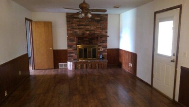 2742 Winston Rd in The Village, OK - Building Photo - Building Photo