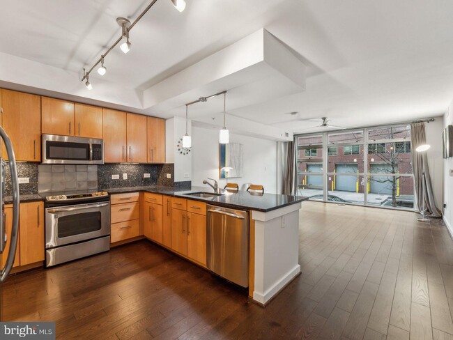 property at 1025 1st St SE