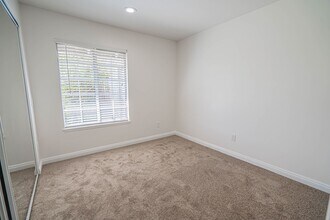 29710 Grandifloras Rd in Santa Clarita, CA - Building Photo - Building Photo
