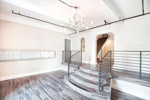 250 S Kenmore Ave in Los Angeles, CA - Building Photo