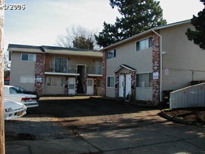 8902 SE Woodstock Blvd in Portland, OR - Building Photo - Building Photo