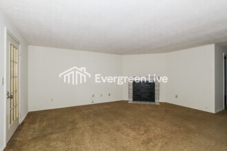 8654 Belle Chase Dr in Dayton, OH - Foto de edificio - Building Photo