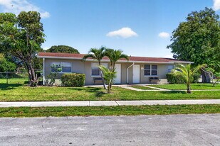 240 SW 15th Ave in Delray Beach, FL - Building Photo