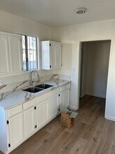 422 W Laurel St, Unit A in Compton, CA - Building Photo - Building Photo