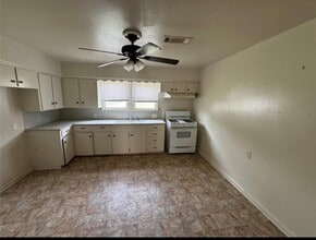 500 Tanner Ave in Cleveland, TX - Building Photo - Building Photo