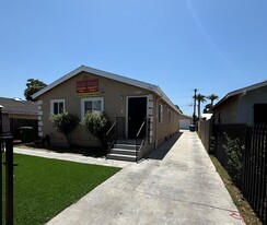 318 E 105th St in Los Angeles, CA - Building Photo