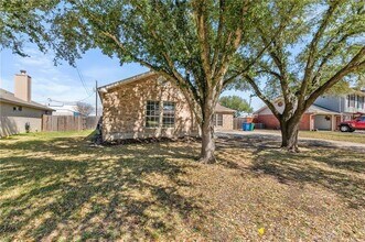 2906 Greenlawn St in Taylor, TX - Building Photo - Building Photo