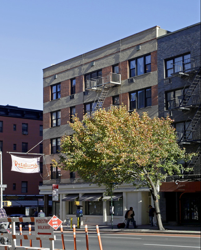 1356-1358 First Ave in New York, NY - Foto de edificio - Building Photo