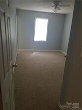 417 E I St, Unit 1 Bedroom B906A in Newton, NC - Foto de edificio - Building Photo