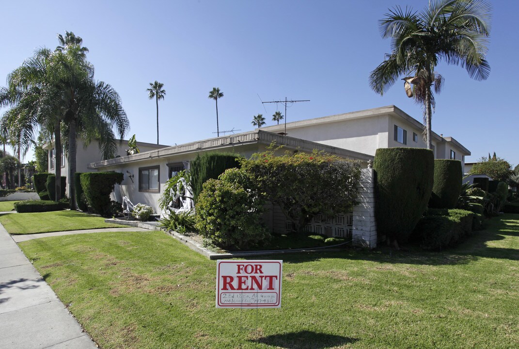 201 S Knott Ave in Buena Park, CA - Building Photo