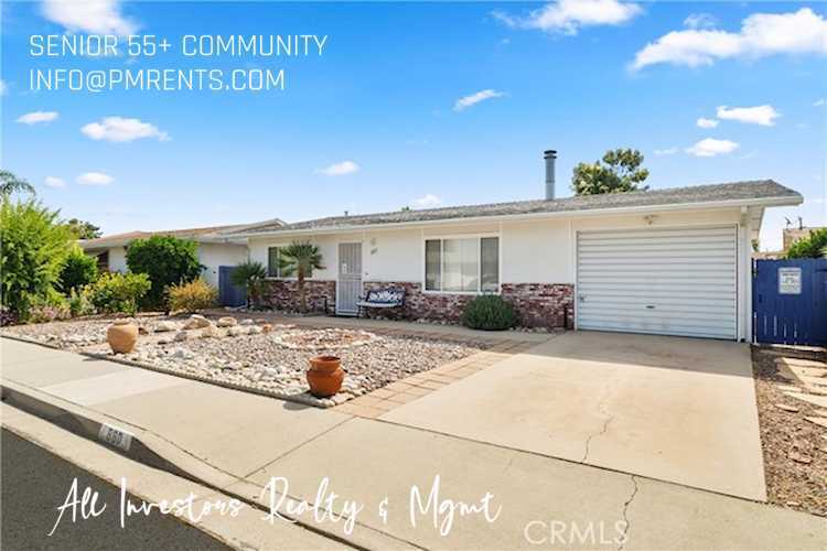 880 S Ramona St in Hemet, CA - Foto de edificio