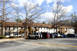 Glenn Cove Apartments in Gainesville, GA - Foto de edificio - Building Photo