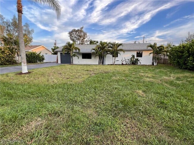 1310 Jeronimo Dr in Naples, FL - Building Photo - Building Photo