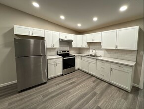 107 W Biddle St in Gordon, PA - Foto de edificio - Building Photo