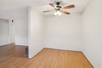 725 E Providencia Ave in Burbank, CA - Building Photo - Building Photo