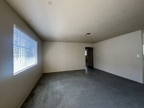 718 Bedlow Dr in Stockton, CA - Foto de edificio - Building Photo