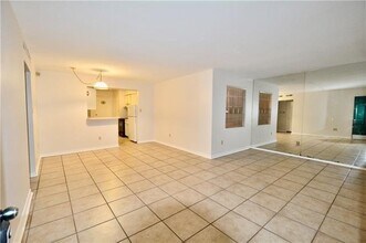 3030 Edenborn Ave, Unit 214 in Metairie, LA - Building Photo - Building Photo