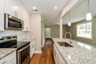 1762 Orlando Cir N in Jacksonville, FL - Building Photo - Building Photo