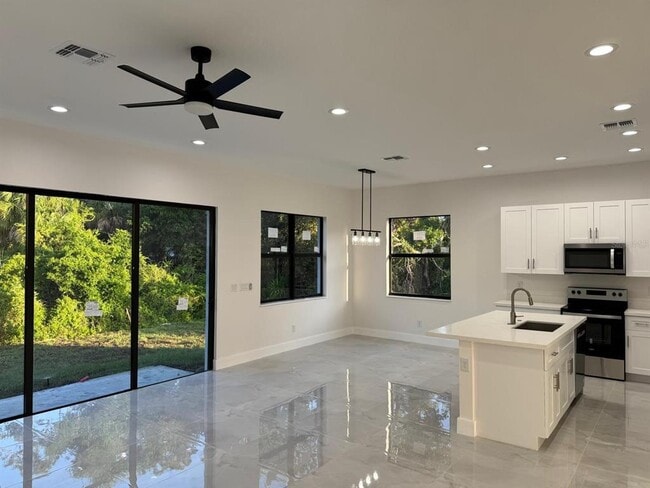 2145 Redmond St in Port Charlotte, FL - Building Photo - Building Photo