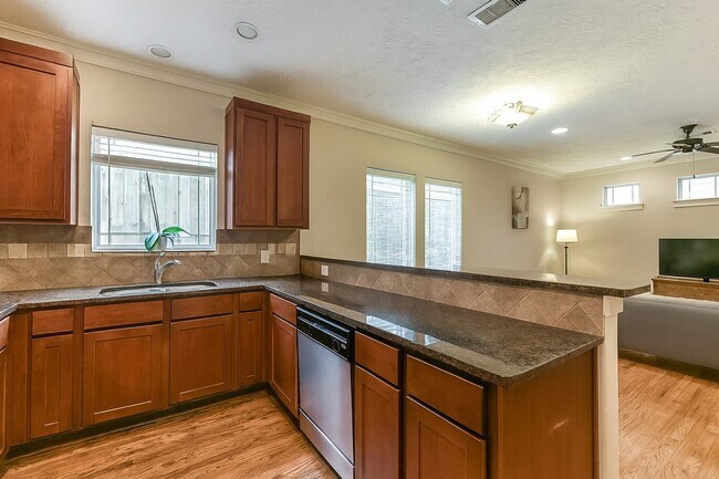 5924 Petty St in Houston, TX - Building Photo - Building Photo