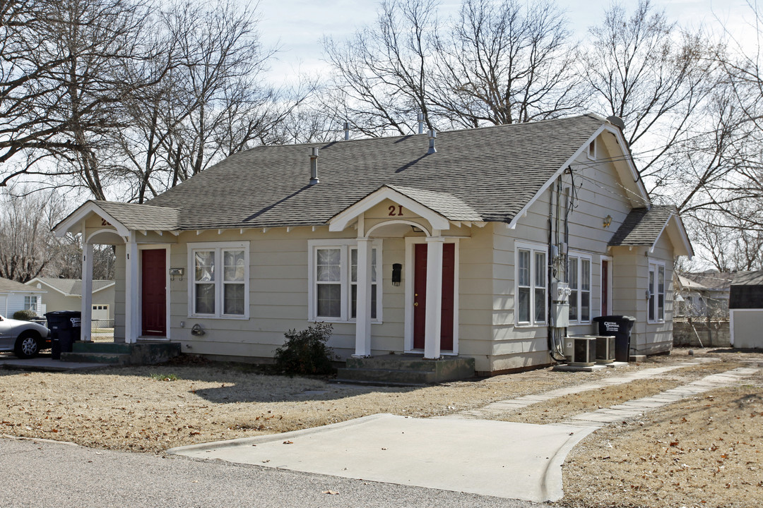 17-23 E Emmett St in Shawnee, OK - Building Photo