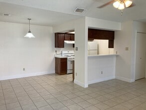 7806-B Chimayo Cv., in Austin, TX - Foto de edificio - Building Photo