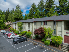 Condos On The Green in Renton, WA - Foto de edificio - Building Photo