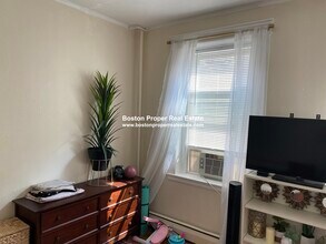 1840 Commonwealth Ave, Unit 8 in Boston, MA - Building Photo - Building Photo