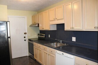 276 Albion St, Unit 24 in Wakefield, MA - Building Photo - Building Photo
